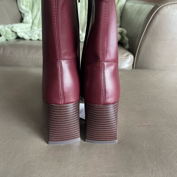 Time and Tru Burgundy Heeled Boots - Picture 5 of 5